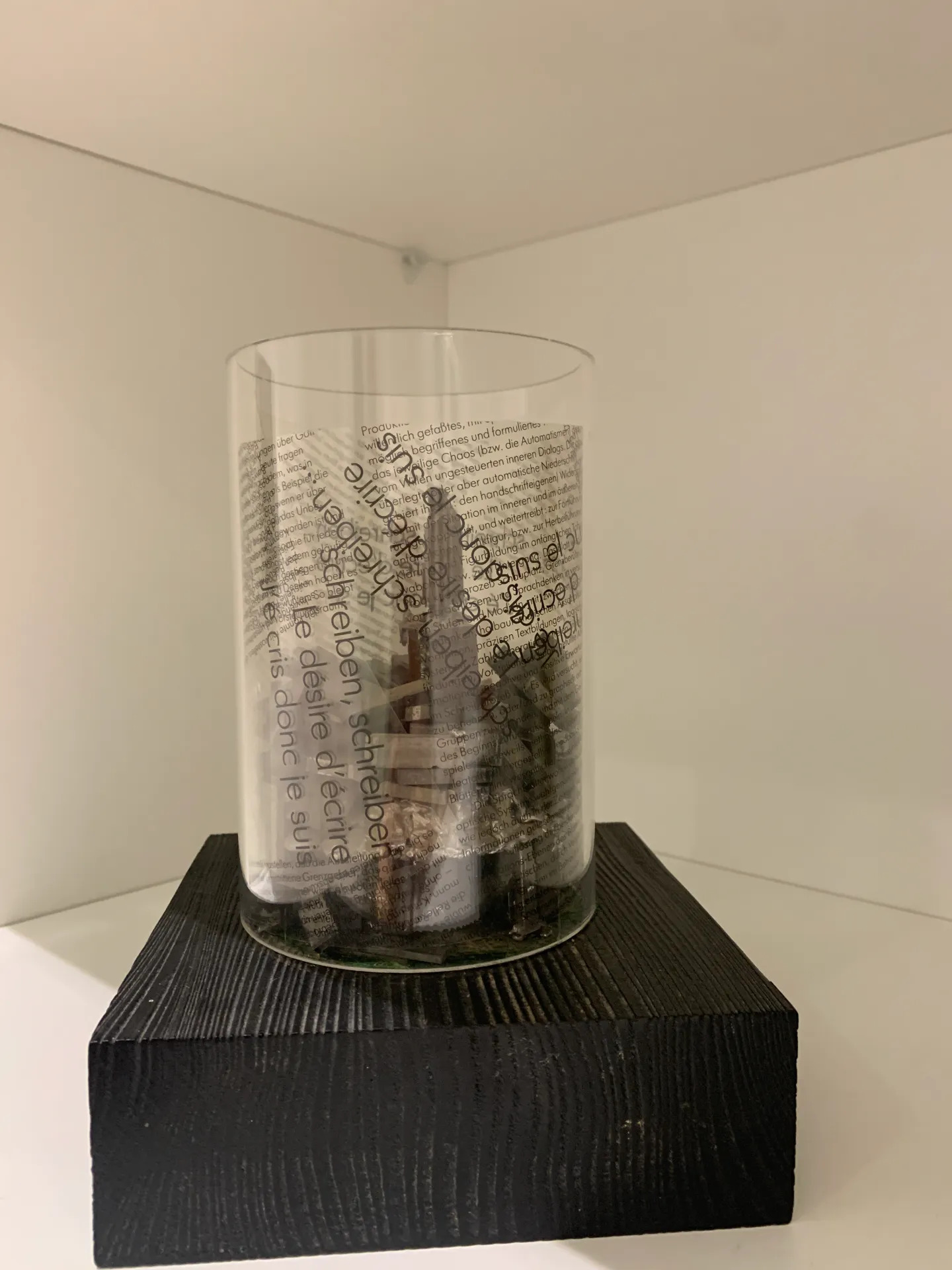 Pieza en bote de cristal de Emilio Sdun